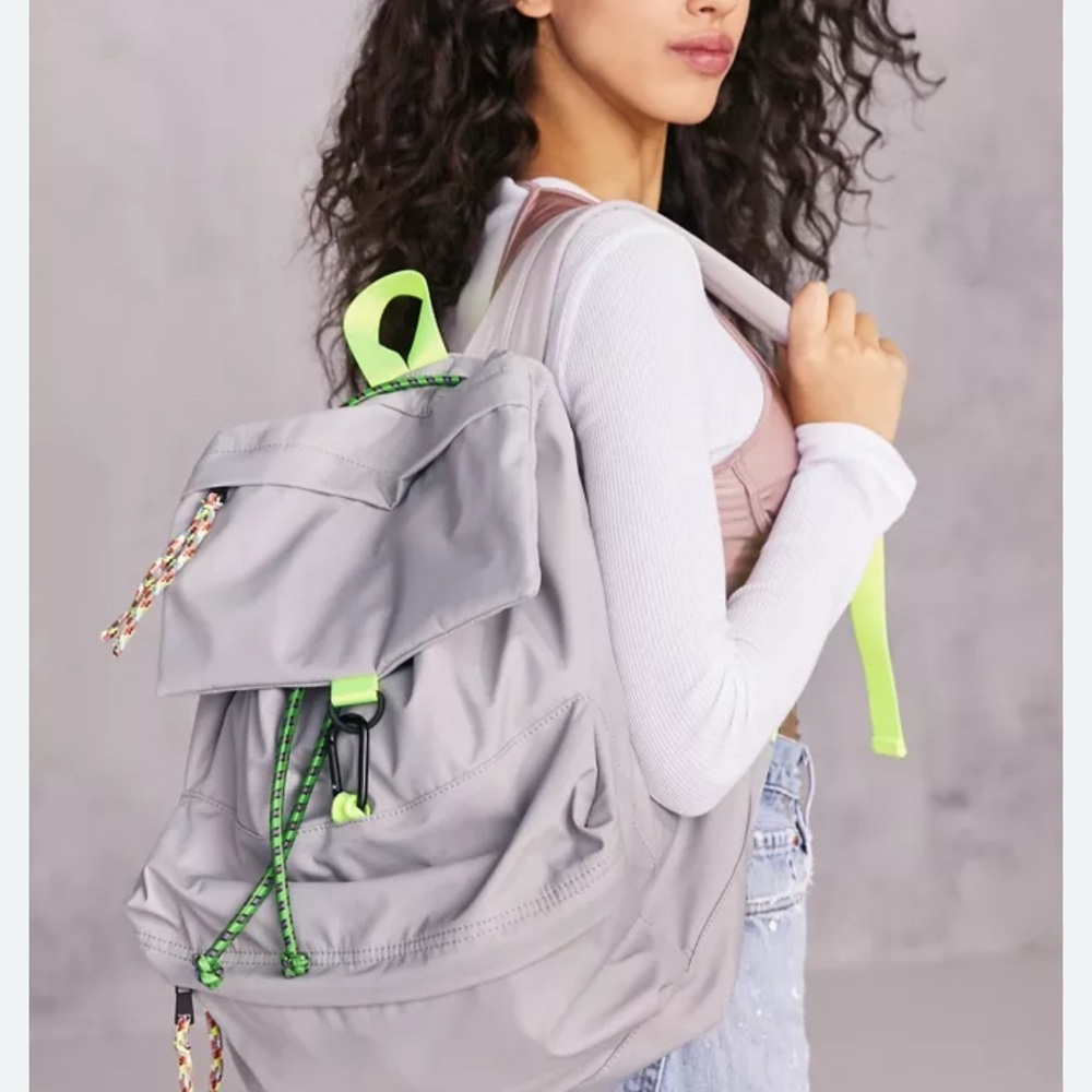 URBAN OUTFITTERS ripstop flap front backpack w/carabiner & bungee cord toggles - Picture 8 of 8